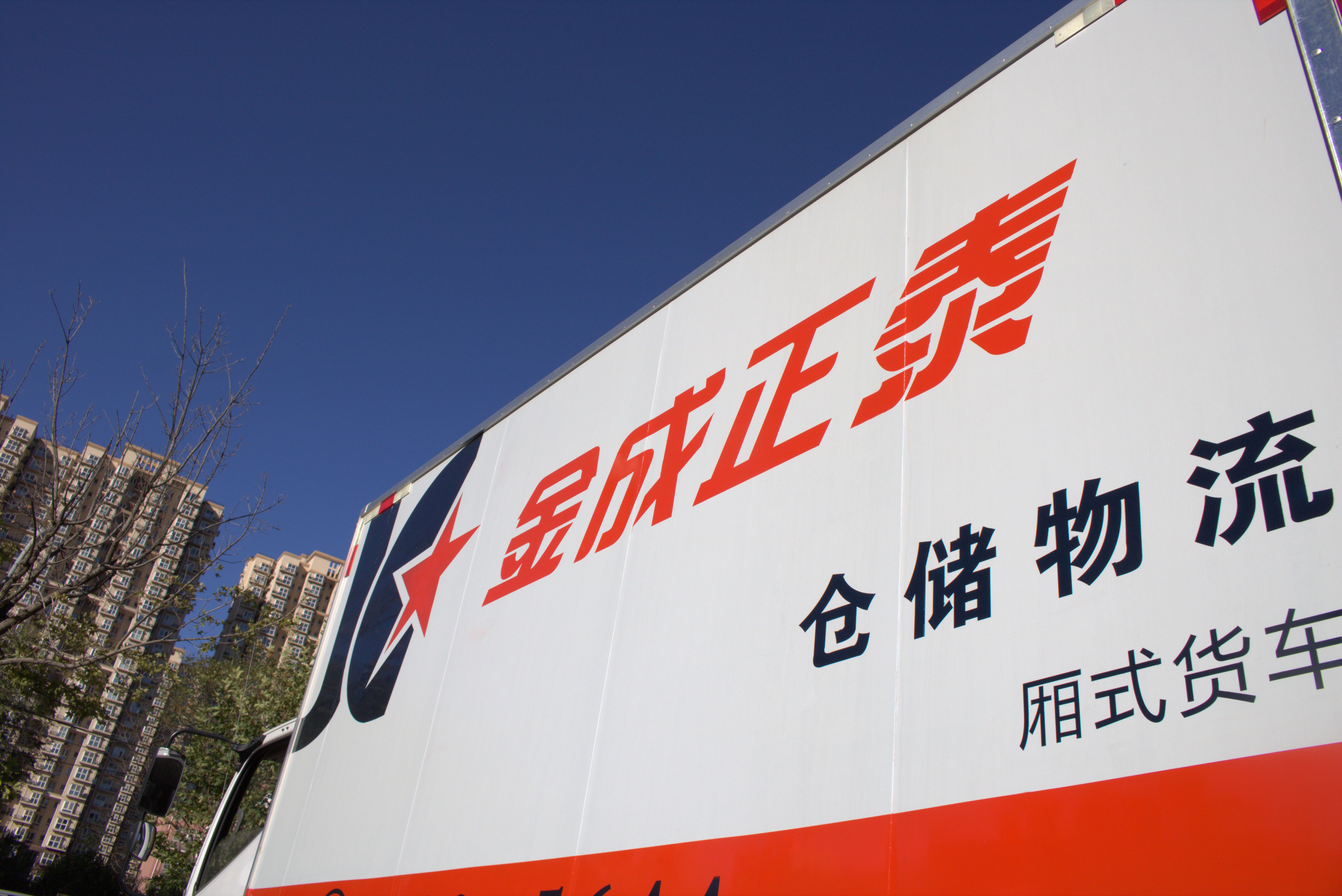 一輛新能源車(chē)一年可以省5萬(wàn)元，每年節(jié)省的成本在800萬(wàn)元